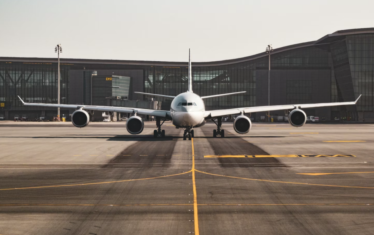 Despite there seemingly being more plane-related incidents than normal, it's actually reported that plane-related incidents are down over the past several years. Photo by Bao Menglong via Unsplash.